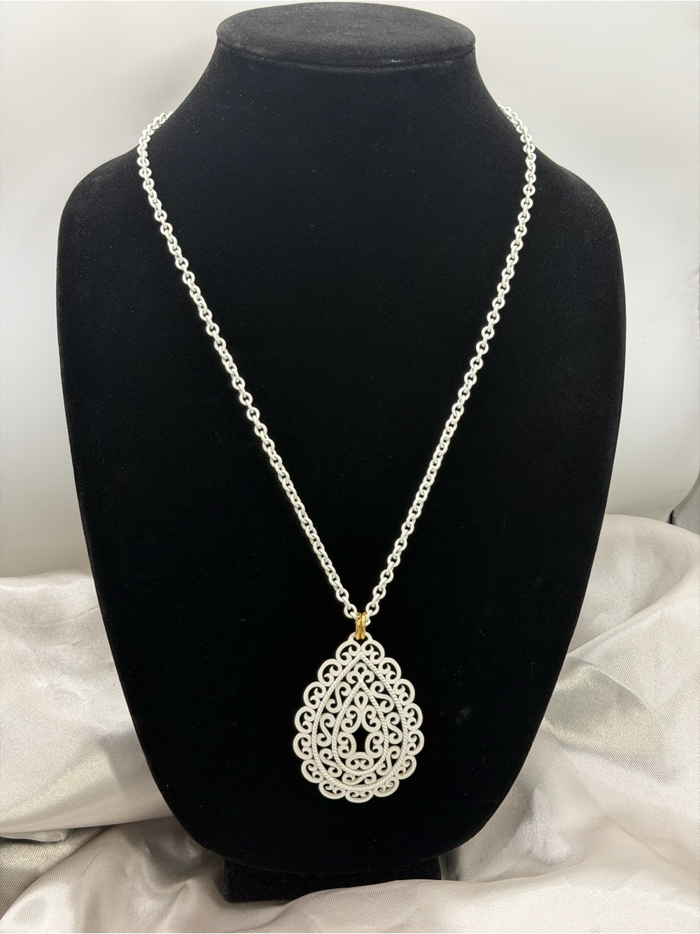 Vintage Crown Trifari White Enamel Filigree Tear Drop Pendant Necklace 24 inch